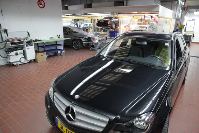 Débosseleur/euse de véhicules automoteurs